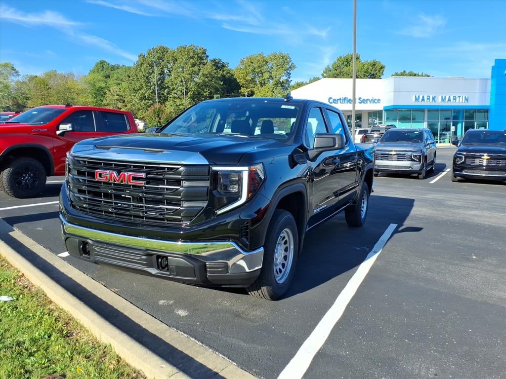GMC Sierra 1500 4WD Crew Cab 147" Pro 2026