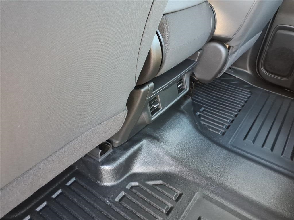 GMC Sierra 1500 4WD Crew Cab 147" Pro 2026