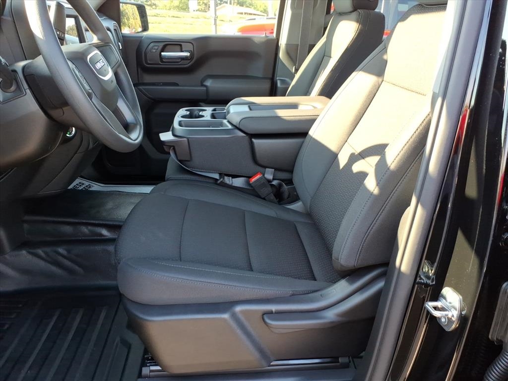 GMC Sierra 1500 4WD Crew Cab 147" Pro 2026