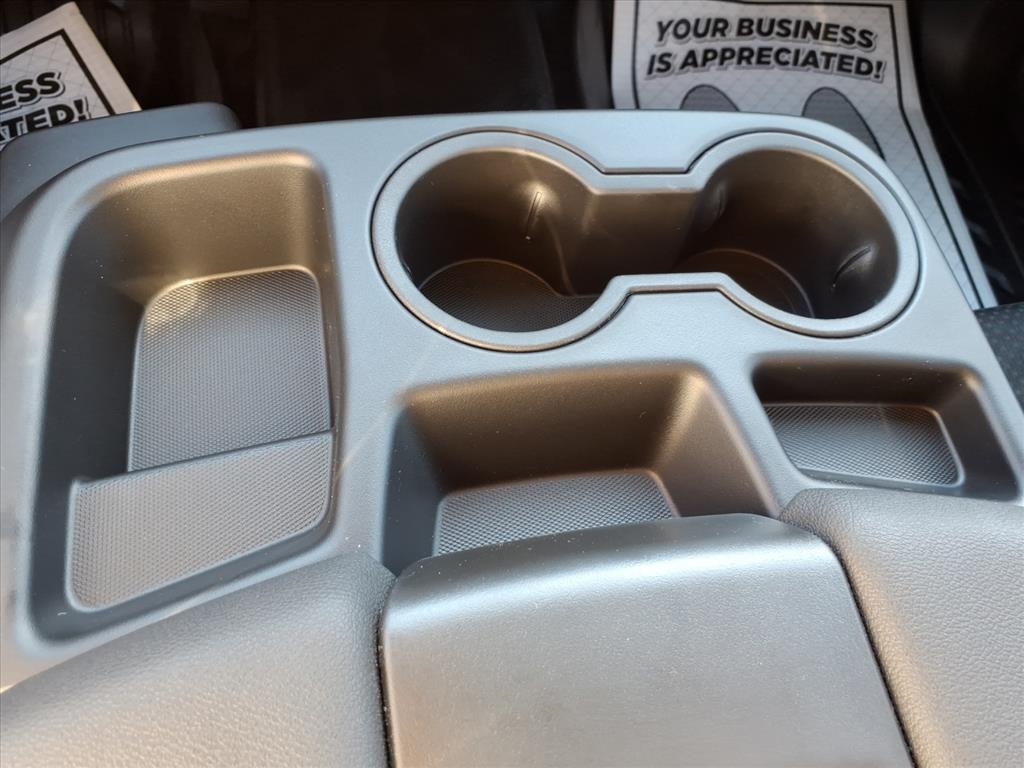 GMC Sierra 1500 4WD Crew Cab 147" Pro 2026