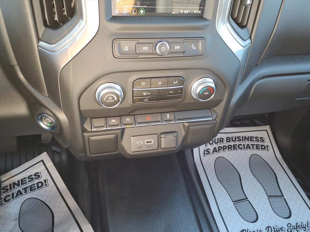 GMC Sierra 1500 4WD Crew Cab 147" Pro 2026