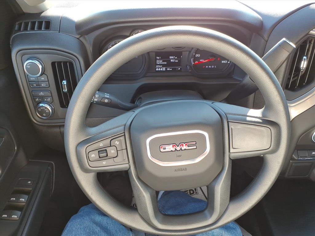 GMC Sierra 1500 4WD Crew Cab 147" Pro 2026