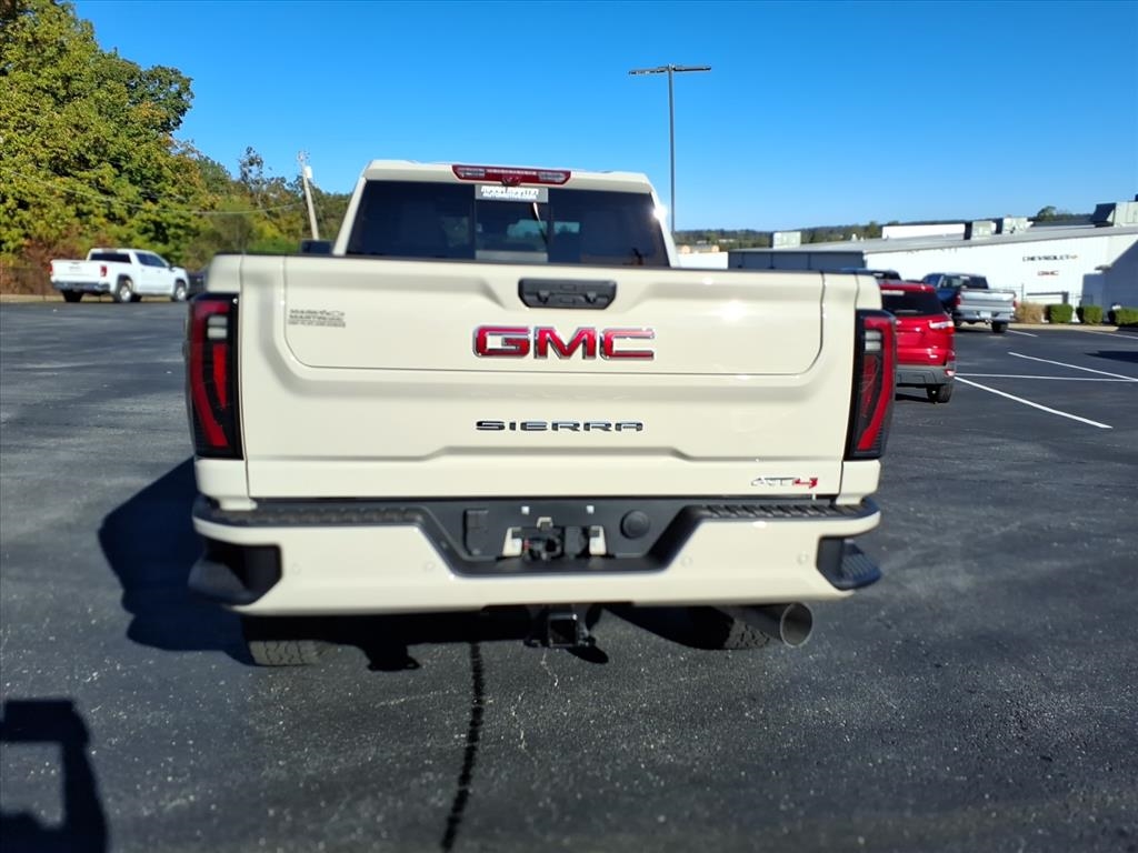 GMC Sierra 2500HD 4WD Crew Cab 159" AT4 2026 GMC Sierra 2500HD 4WD Crew Cab 159" AT4 2026