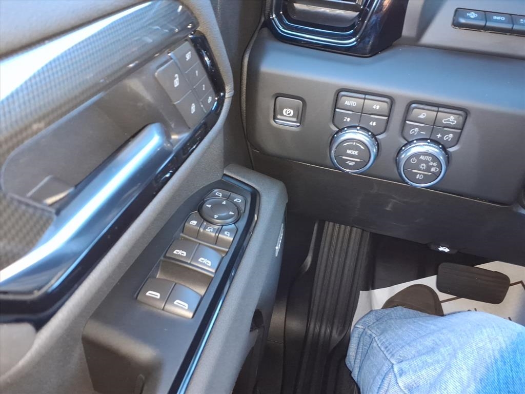 GMC Sierra 2500HD 4WD Crew Cab 159" AT4 2026 GMC Sierra 2500HD 4WD Crew Cab 159" AT4 2026