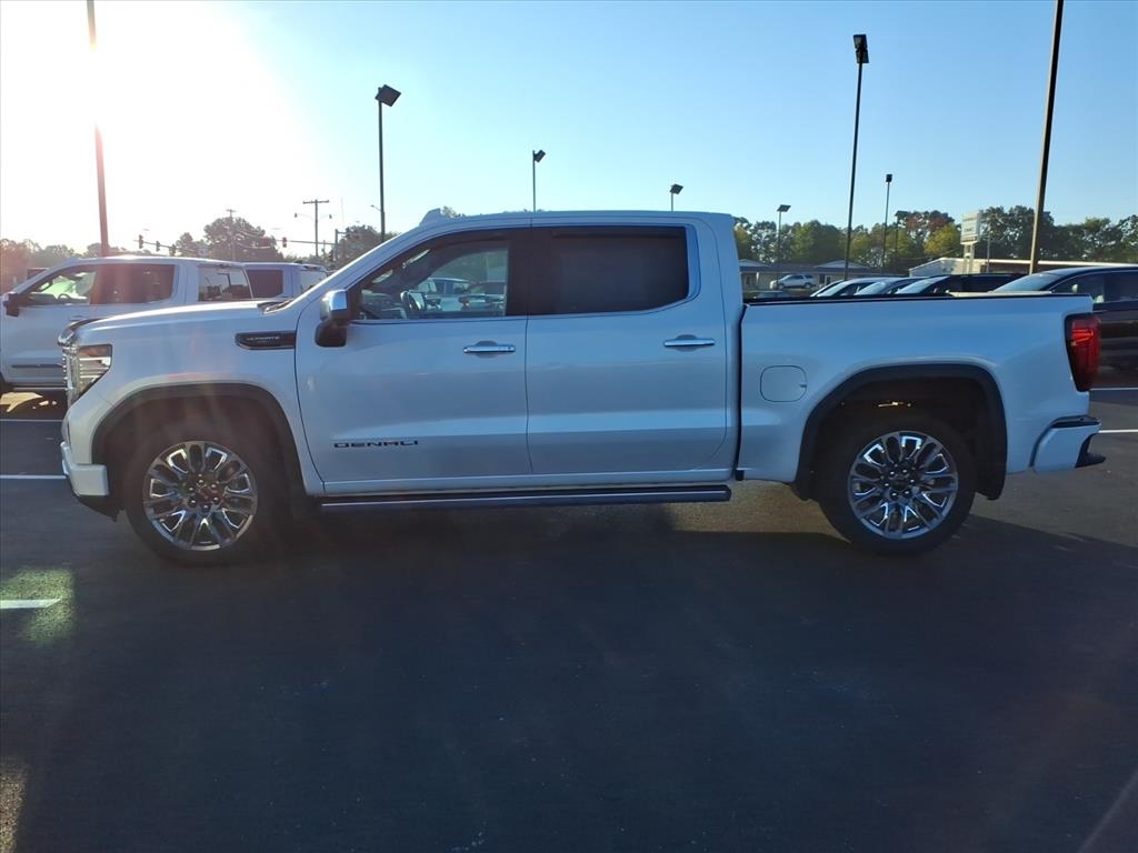 GMC Sierra 1500 4WD Crew Cab 147" Denali Ultimate 2024 GMC Sierra 1500 4WD Crew Cab 147" Denali Ultimate 2024