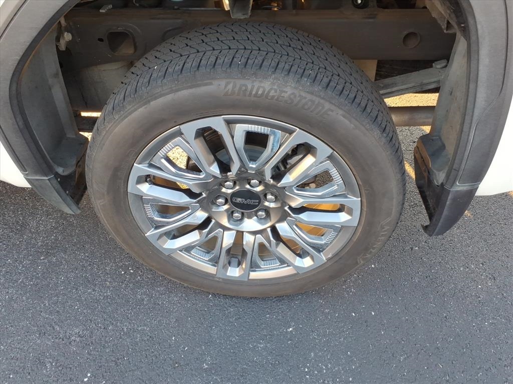 GMC Sierra 1500 4WD Crew Cab 147" Denali Ultimate 2024 GMC Sierra 1500 4WD Crew Cab 147" Denali Ultimate 2024