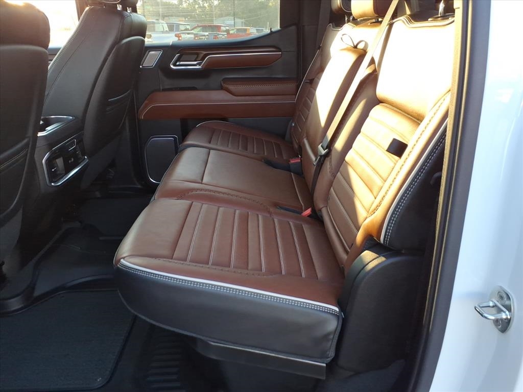 GMC Sierra 1500 4WD Crew Cab 147" Denali Ultimate 2024 GMC Sierra 1500 4WD Crew Cab 147" Denali Ultimate 2024