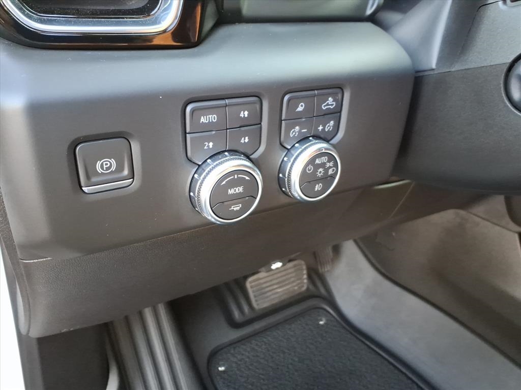 GMC Sierra 1500 4WD Crew Cab 147" Denali Ultimate 2024 GMC Sierra 1500 4WD Crew Cab 147" Denali Ultimate 2024