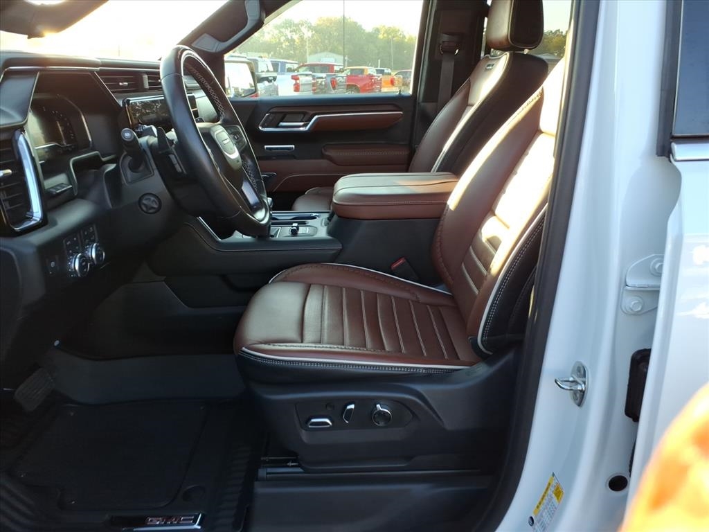 GMC Sierra 1500 4WD Crew Cab 147" Denali Ultimate 2024 GMC Sierra 1500 4WD Crew Cab 147" Denali Ultimate 2024