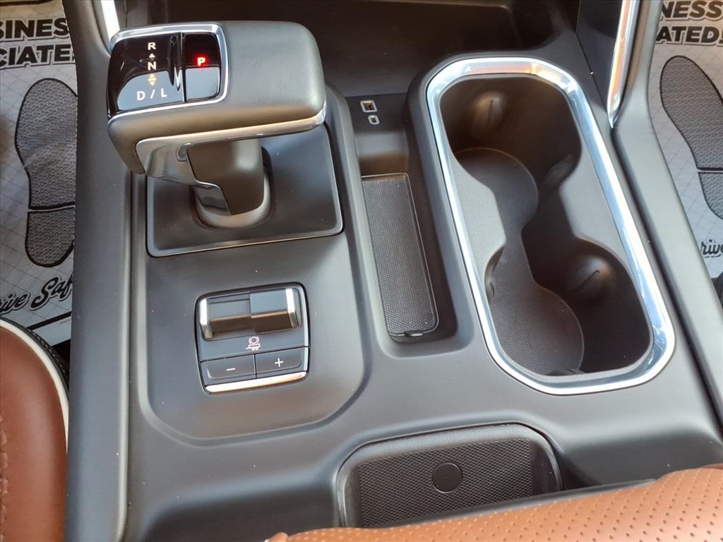 GMC Sierra 1500 4WD Crew Cab 147" Denali Ultimate 2024 GMC Sierra 1500 4WD Crew Cab 147" Denali Ultimate 2024