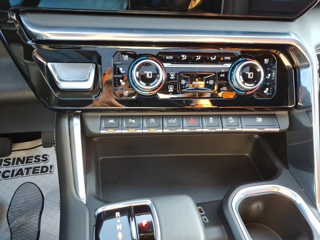 GMC Sierra 1500 4WD Crew Cab 147" Denali Ultimate 2024 GMC Sierra 1500 4WD Crew Cab 147" Denali Ultimate 2024