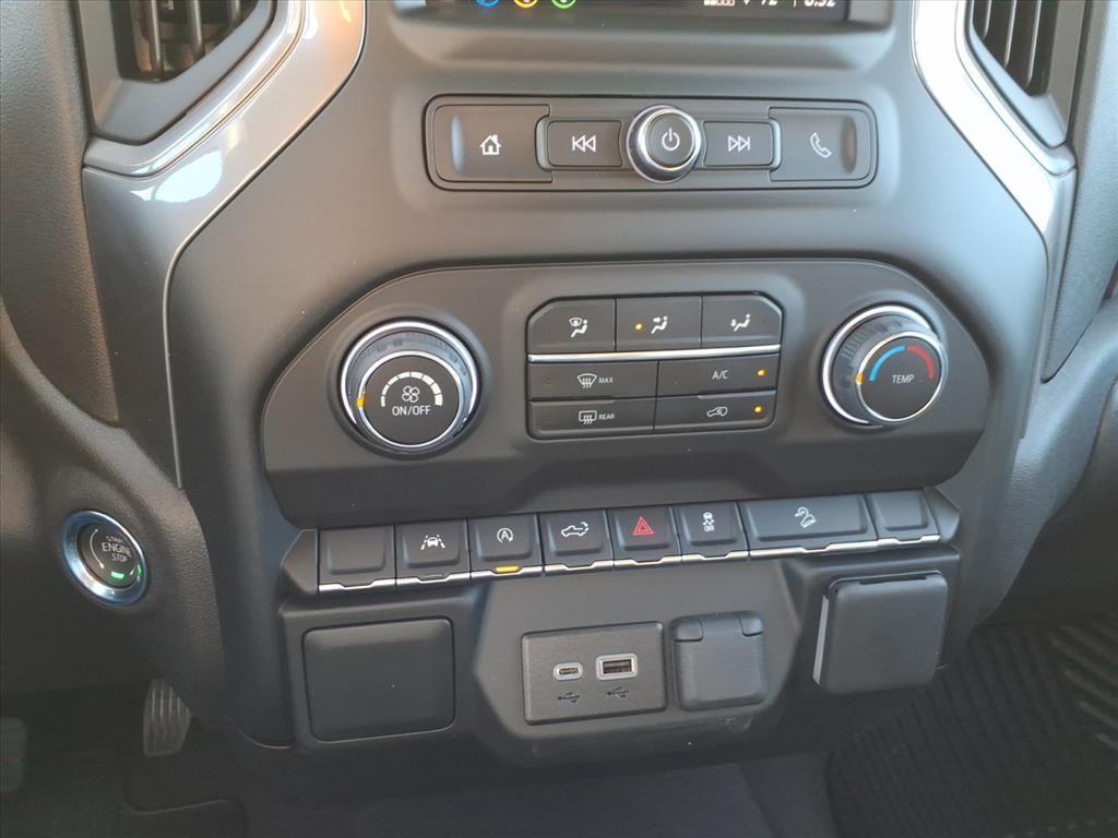 Chevrolet Silverado 1500 4WD Crew Cab 147" Custom Trail Boss 2026