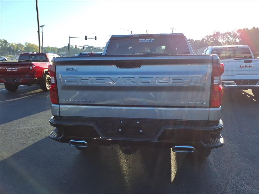 Chevrolet Silverado 1500 4WD Crew Cab 147" Custom Trail Boss 2026