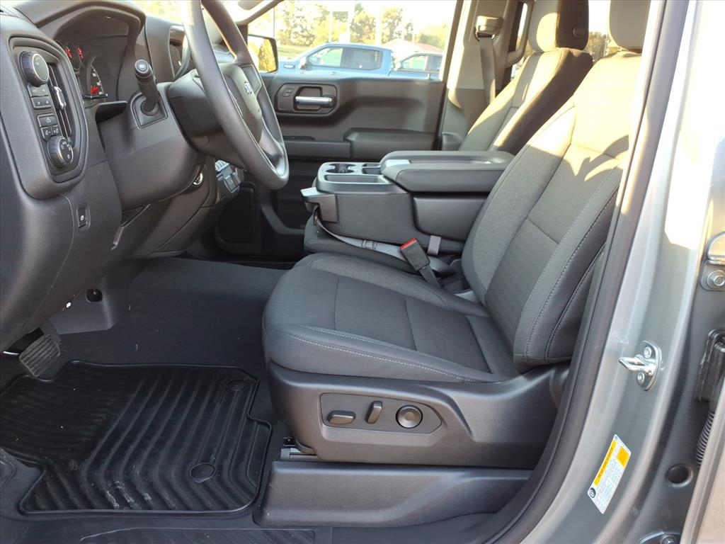 Chevrolet Silverado 1500 4WD Crew Cab 147" Custom Trail Boss 2026