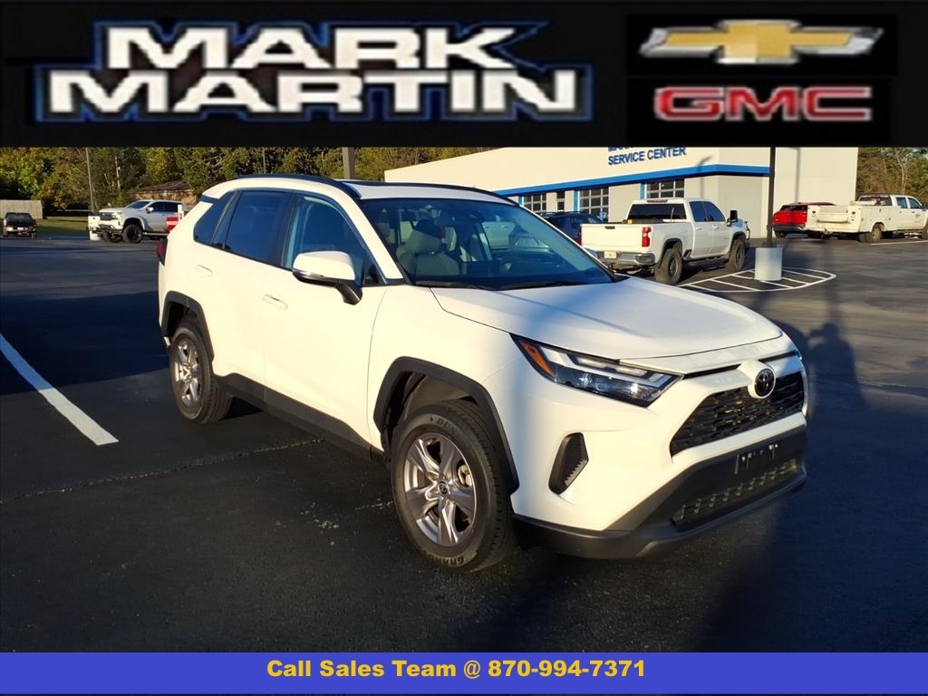 2022 Toyota RAV4 XLE's photo