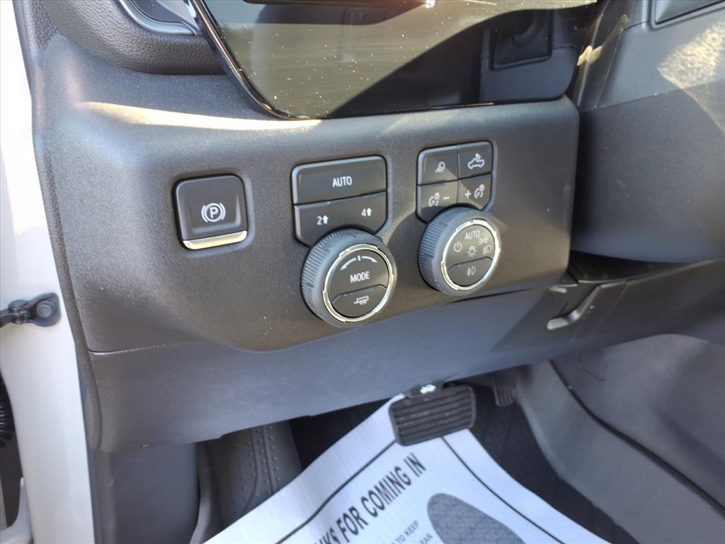 Chevrolet Silverado 1500 4WD Crew Cab 147" RST 2026