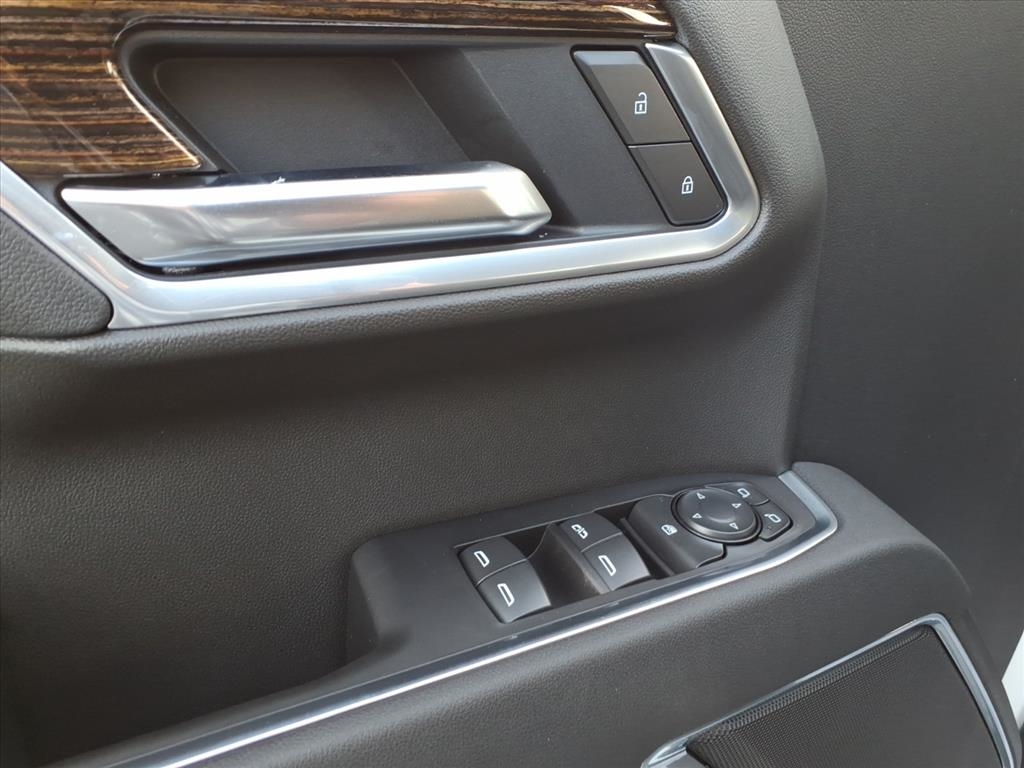 GMC Sierra 1500 4WD Crew Cab 157" Elevation 2026