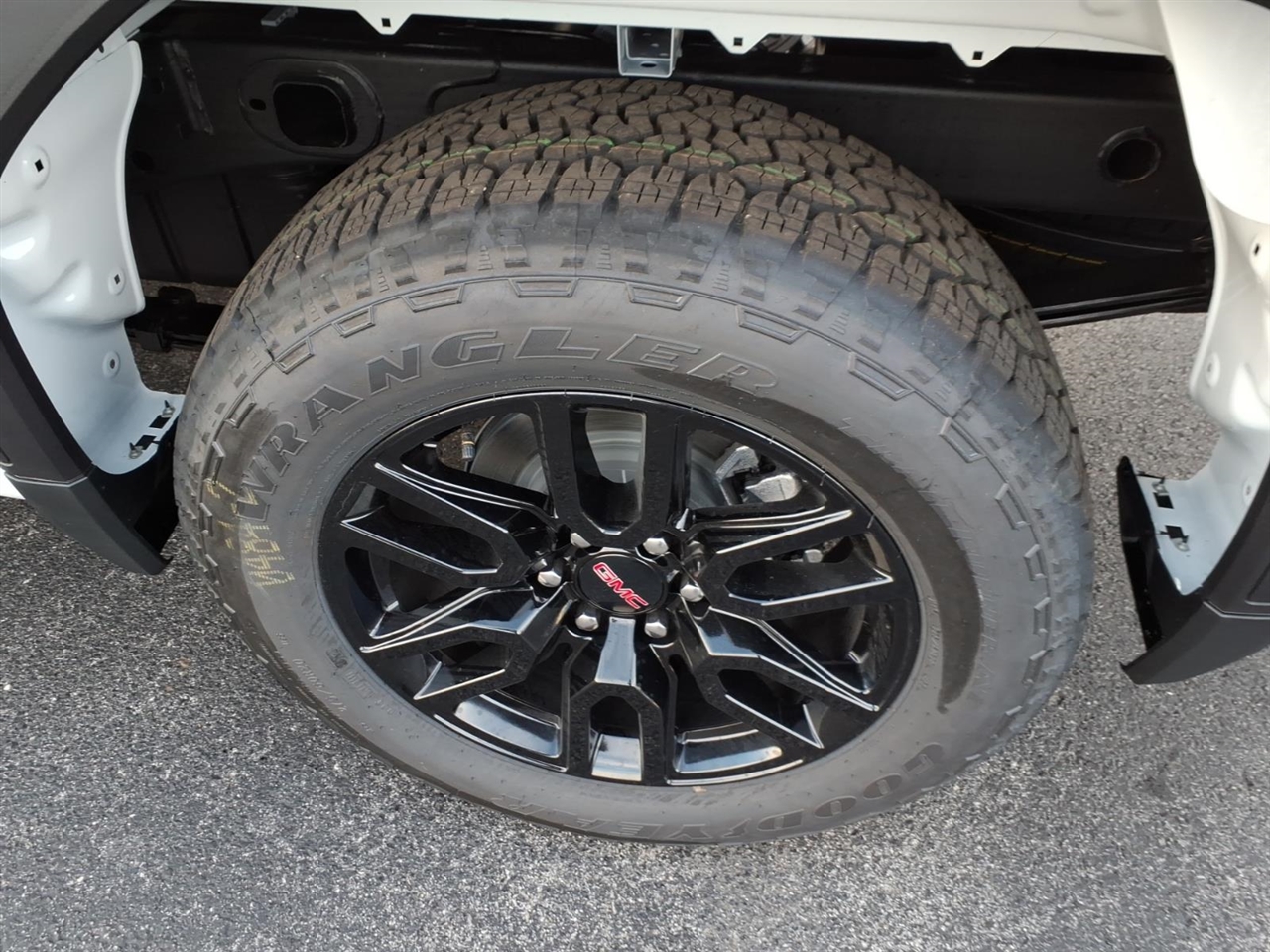 GMC Sierra 1500 4WD Crew Cab 157" Elevation 2026