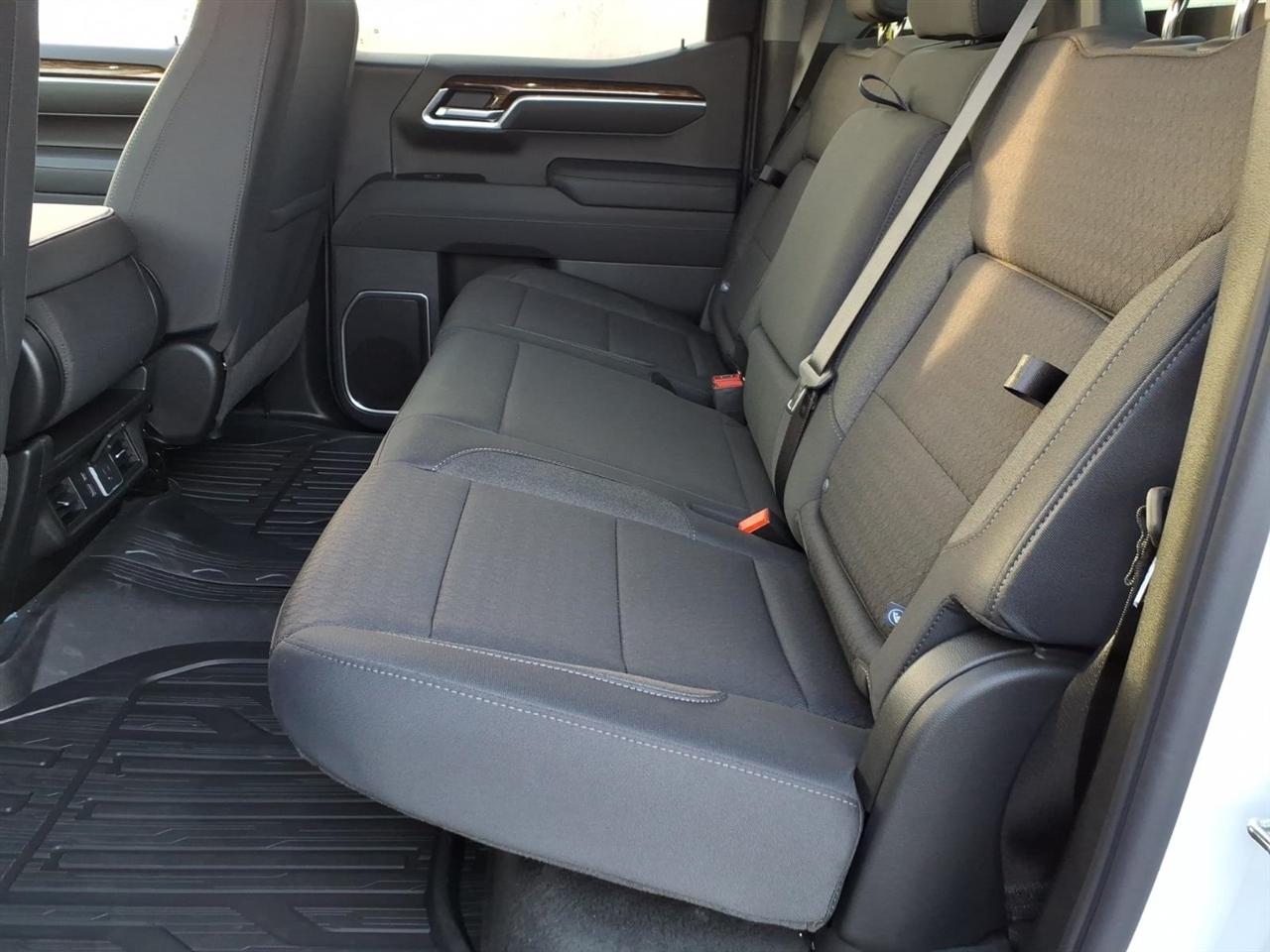 GMC Sierra 1500 4WD Crew Cab 157" Elevation 2026