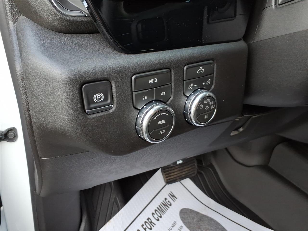 GMC Sierra 1500 4WD Crew Cab 157" Elevation 2026