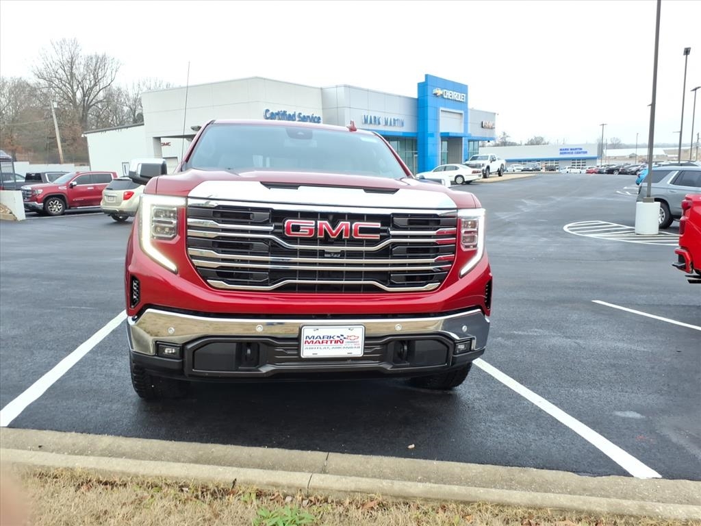 GMC Sierra 1500 4WD Crew Cab 147" SLT 2026