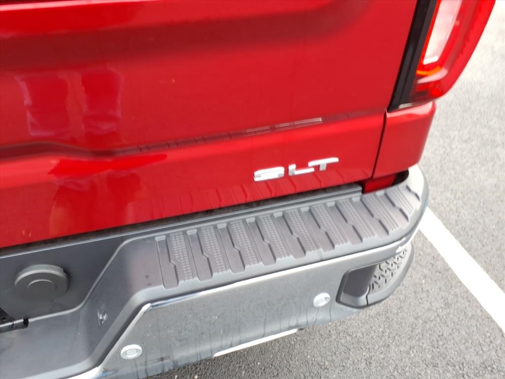 GMC Sierra 1500 4WD Crew Cab 147" SLT 2026