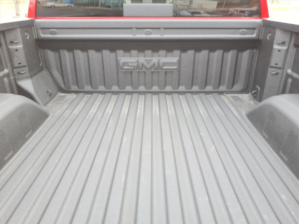 GMC Sierra 1500 4WD Crew Cab 147" SLT 2026