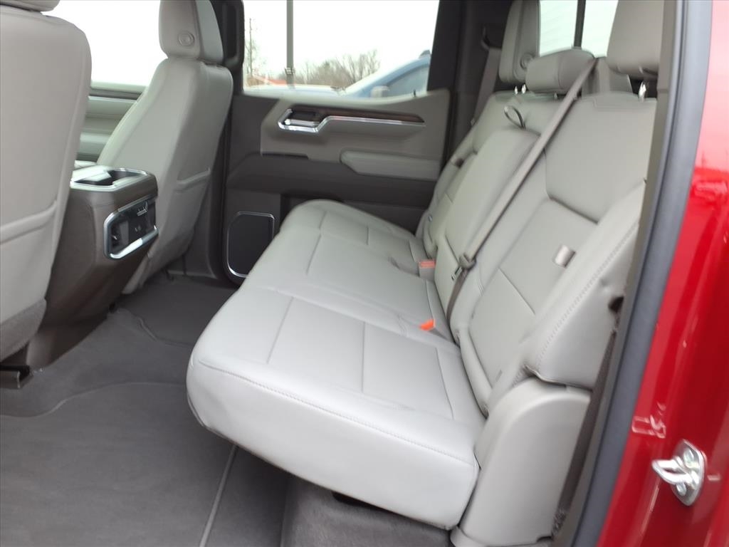 GMC Sierra 1500 4WD Crew Cab 147" SLT 2026