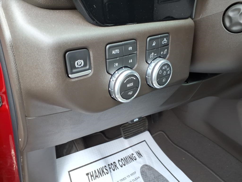 GMC Sierra 1500 4WD Crew Cab 147" SLT 2026