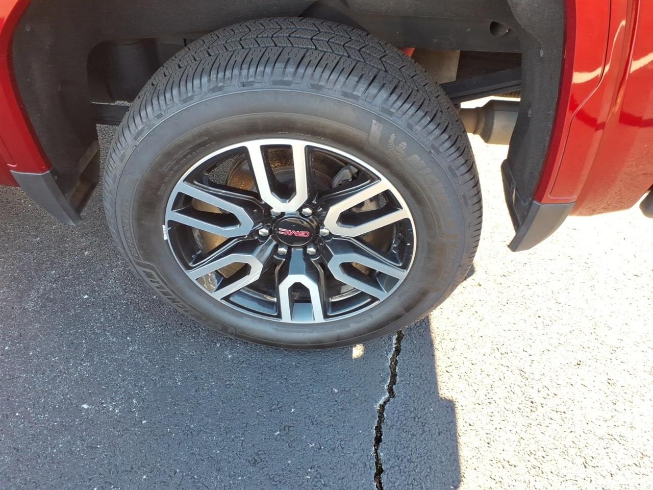 GMC Sierra 1500 4WD Crew Cab 147" AT4 2021