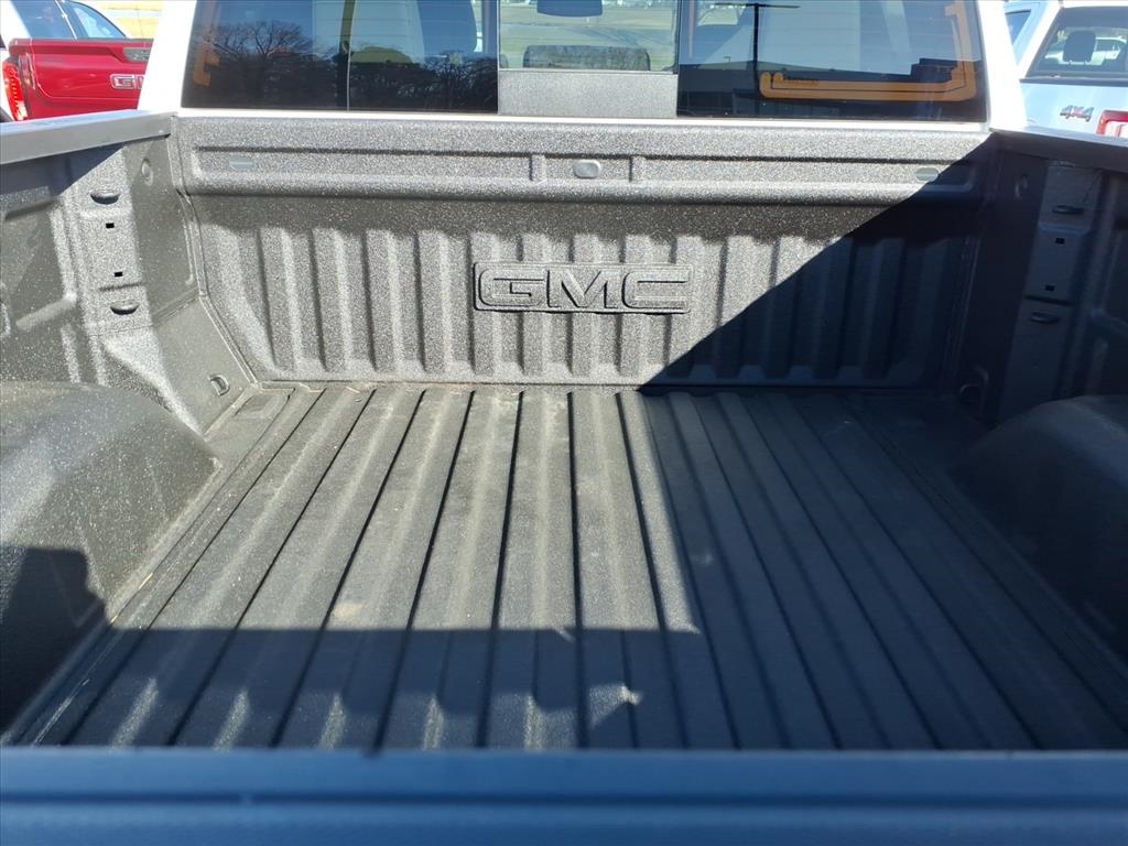 GMC Sierra 1500 4WD Crew Cab 147" SLT 2024