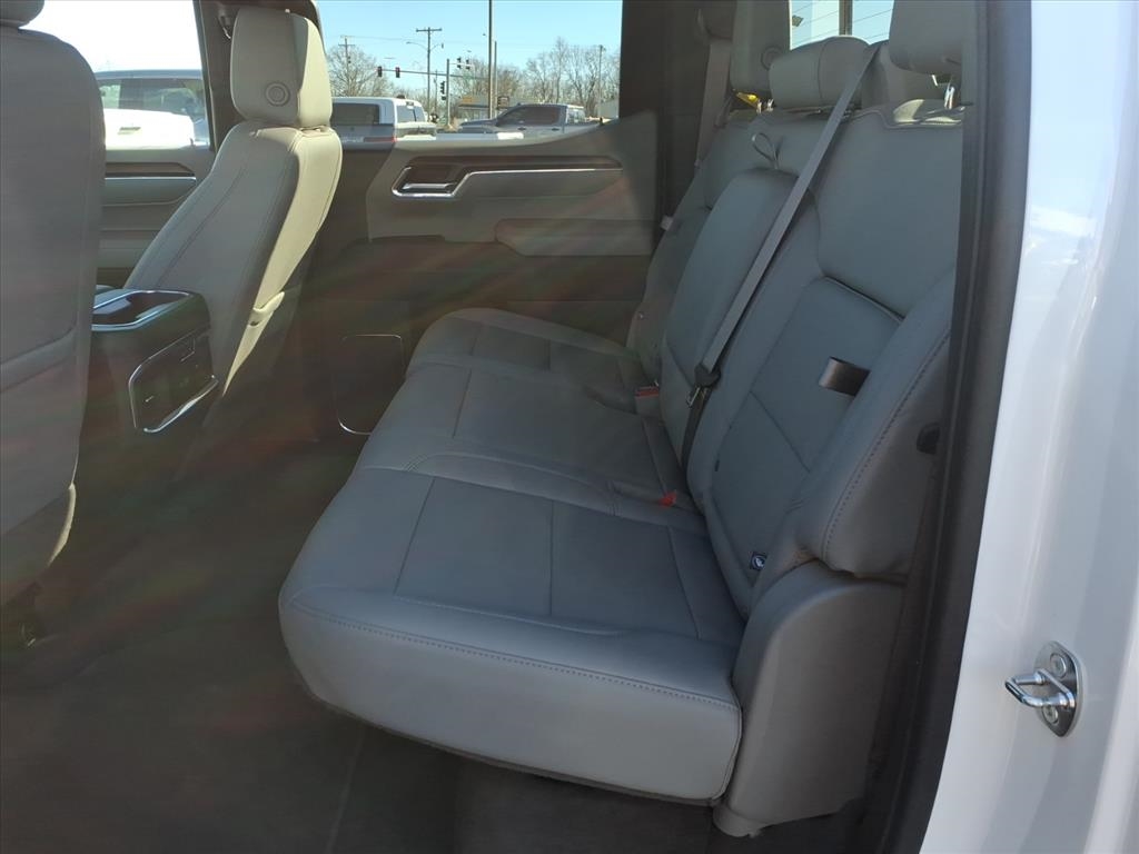 GMC Sierra 1500 4WD Crew Cab 147" SLT 2024