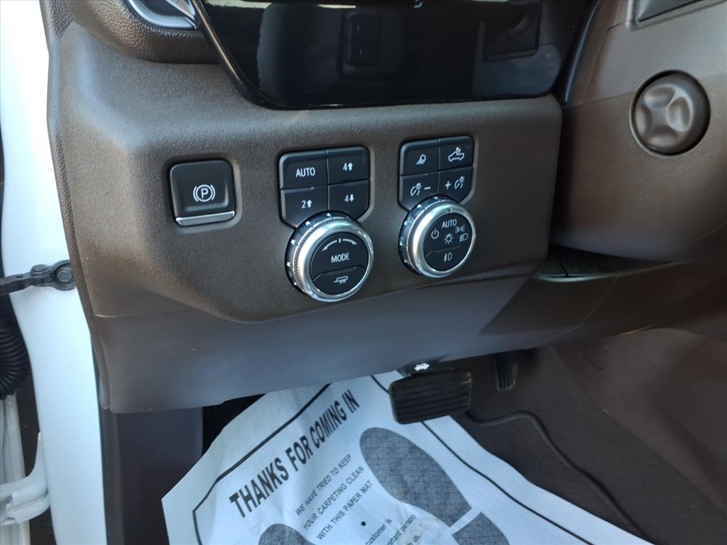 GMC Sierra 1500 4WD Crew Cab 147" SLT 2024