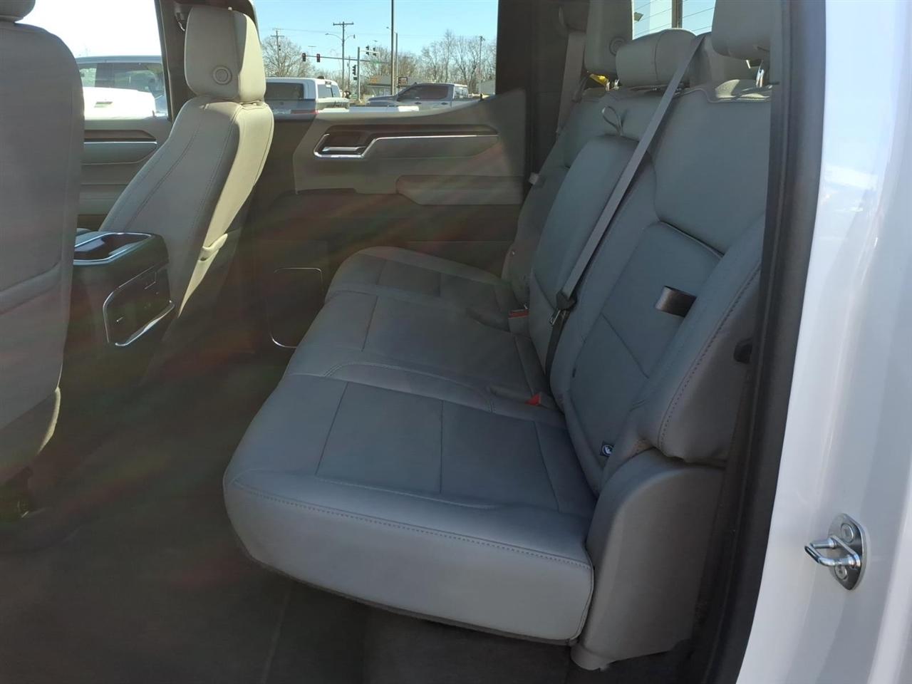 GMC Sierra 1500 4WD Crew Cab 147" SLT 2024