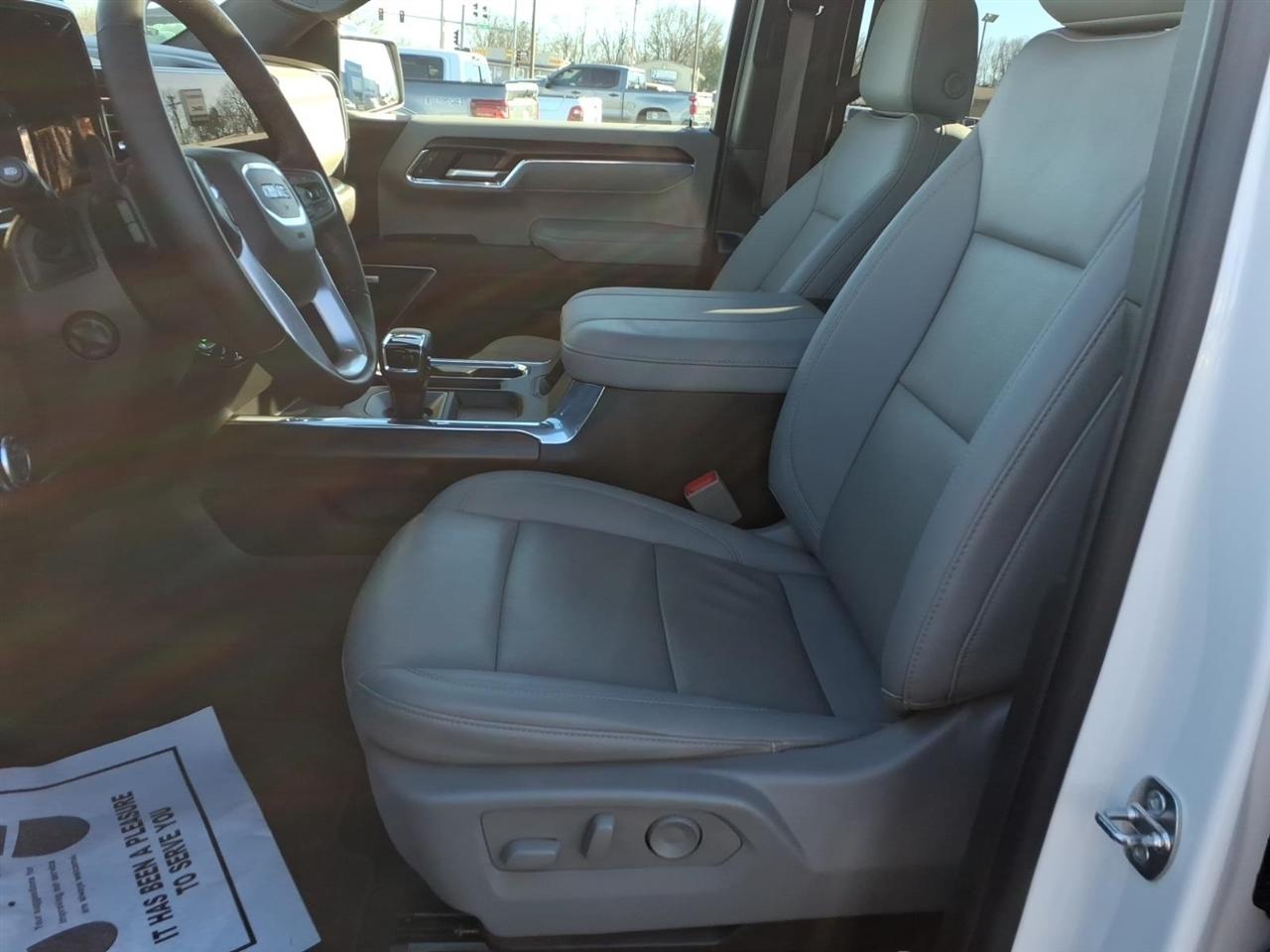 GMC Sierra 1500 4WD Crew Cab 147" SLT 2024