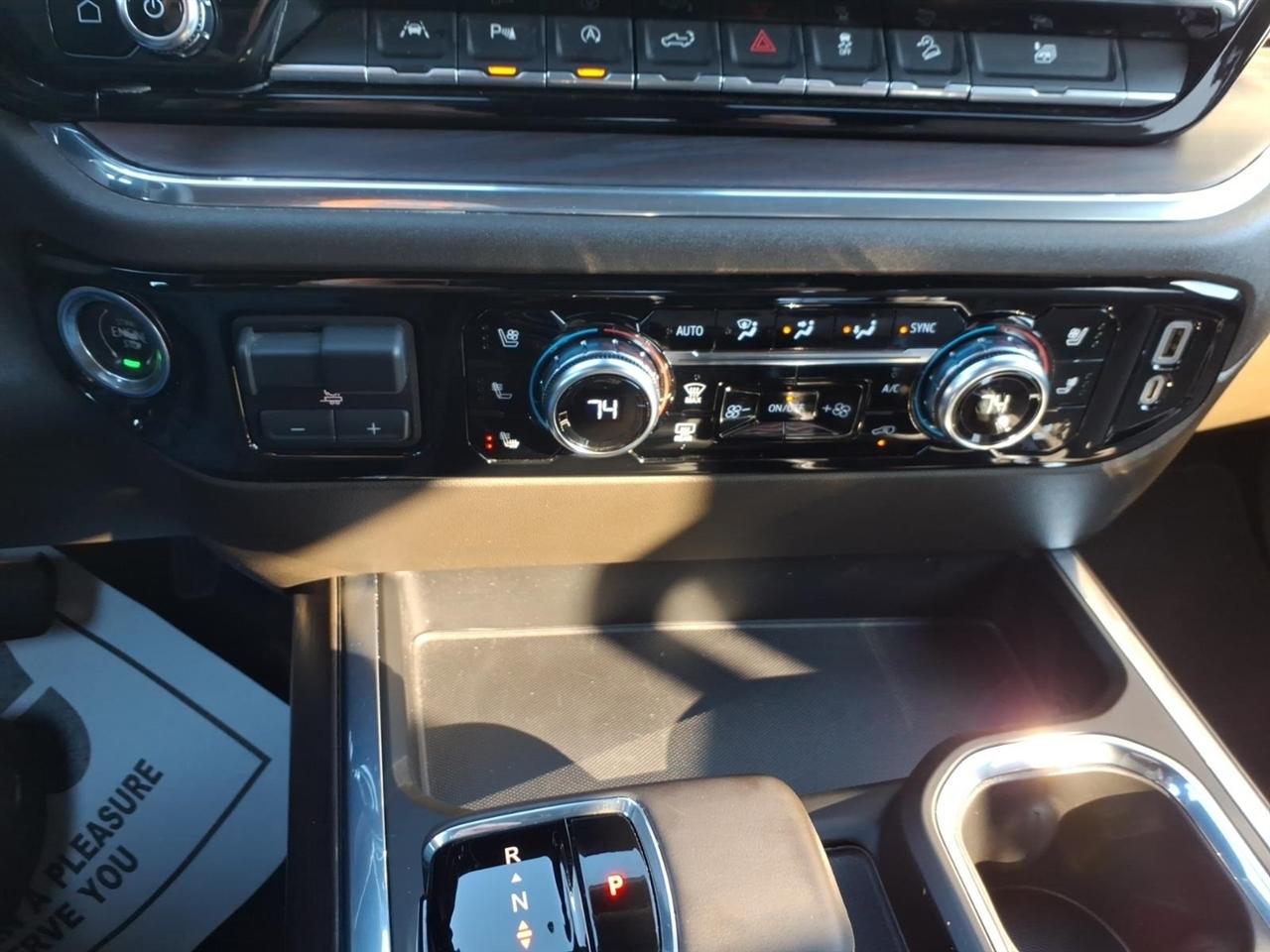 GMC Sierra 1500 4WD Crew Cab 147" SLT 2024