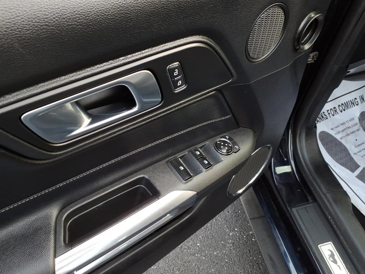 Ford Mustang EcoBoost Convertible 2021