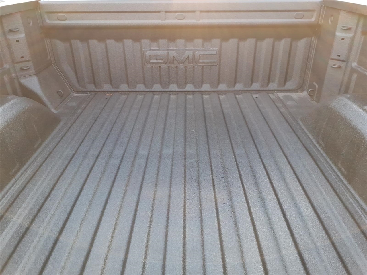 GMC Sierra 1500 4WD Crew Cab 147" SLT 2026