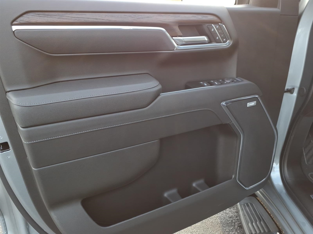 GMC Sierra 1500 4WD Crew Cab 147" SLT 2026