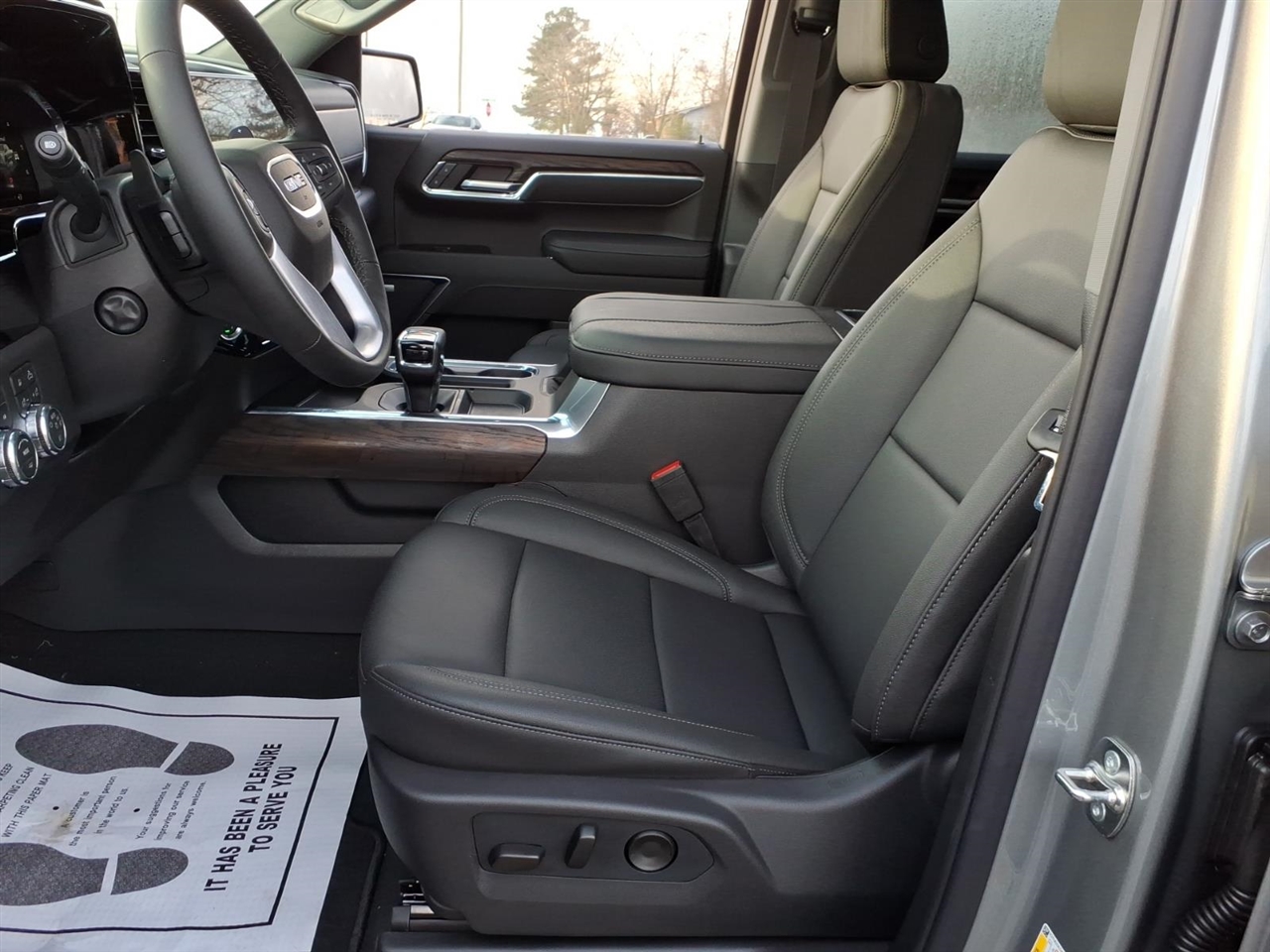 GMC Sierra 1500 4WD Crew Cab 147" SLT 2026