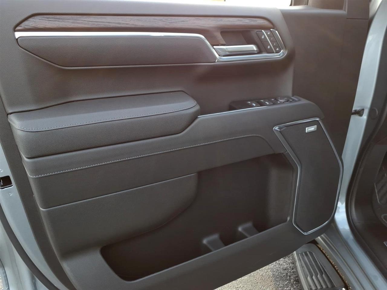 GMC Sierra 1500 4WD Crew Cab 147" SLT 2026