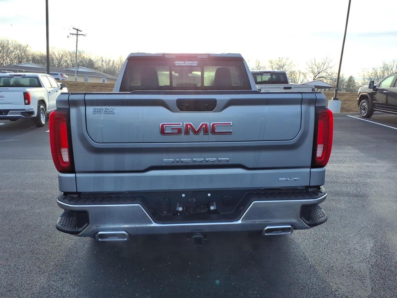 GMC Sierra 1500 4WD Crew Cab 147" SLT 2026