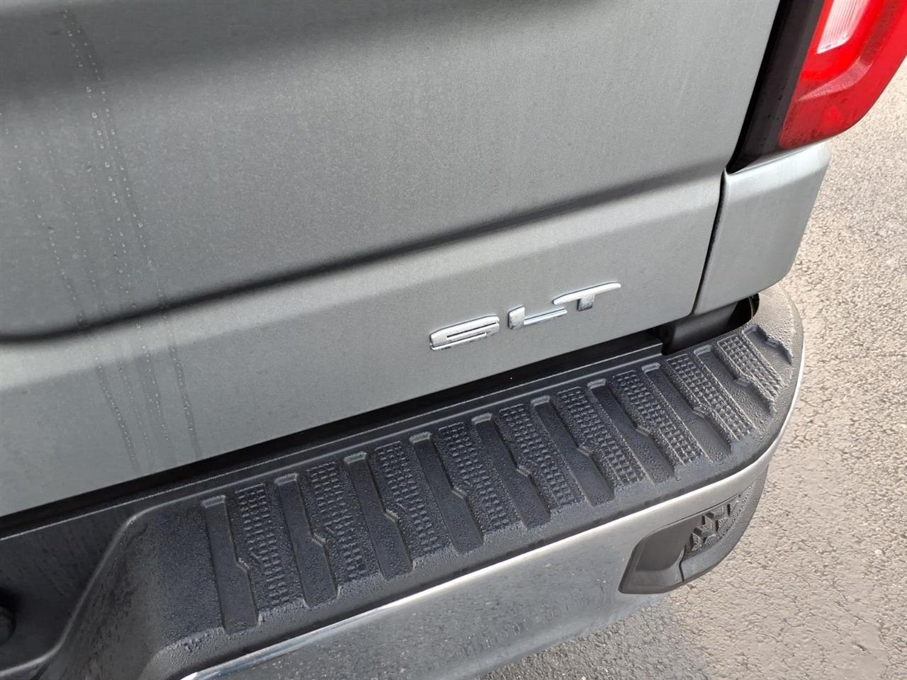 GMC Sierra 1500 4WD Crew Cab 147" SLT 2026