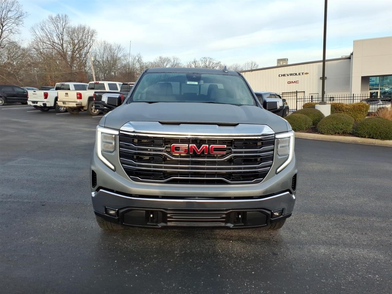 GMC Sierra 1500 4WD Crew Cab 147" SLT 2026