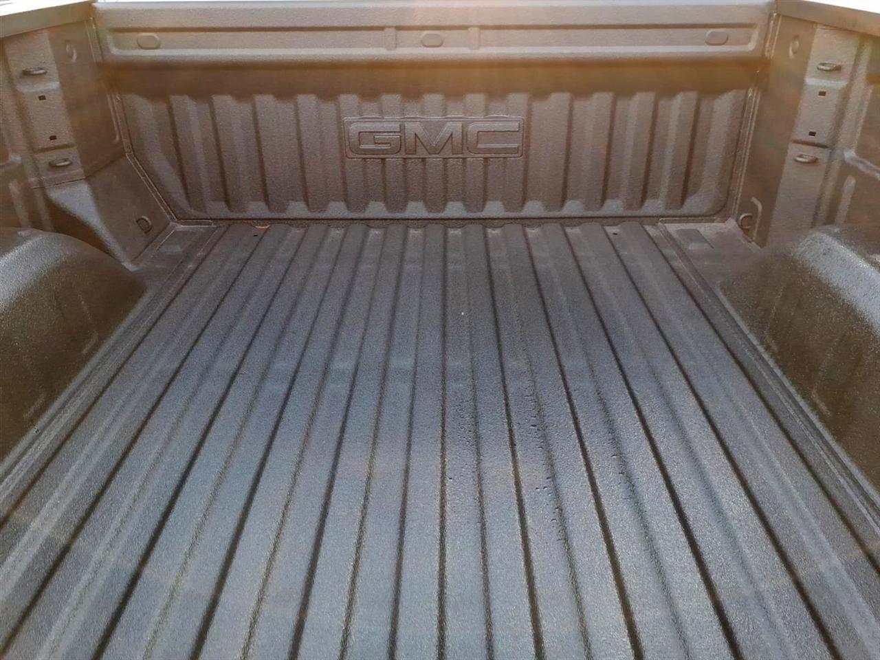 GMC Sierra 1500 4WD Crew Cab 147" SLT 2026