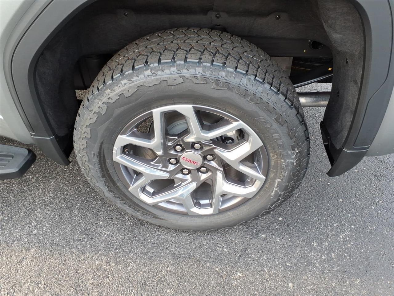 GMC Sierra 1500 4WD Crew Cab 147" SLT 2026