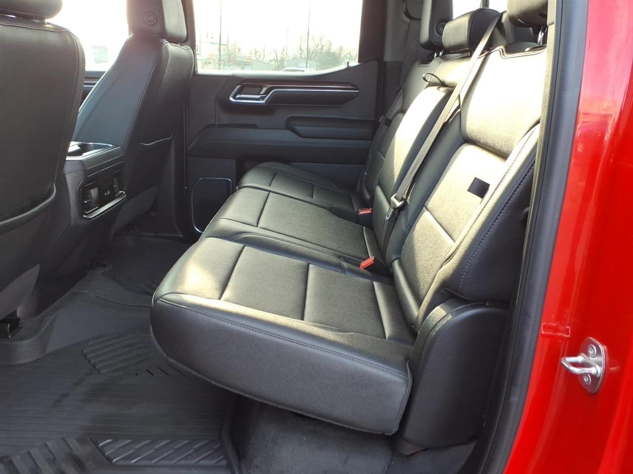 Chevrolet Silverado 1500 4WD Crew Cab 147" LT Trail Boss 2024