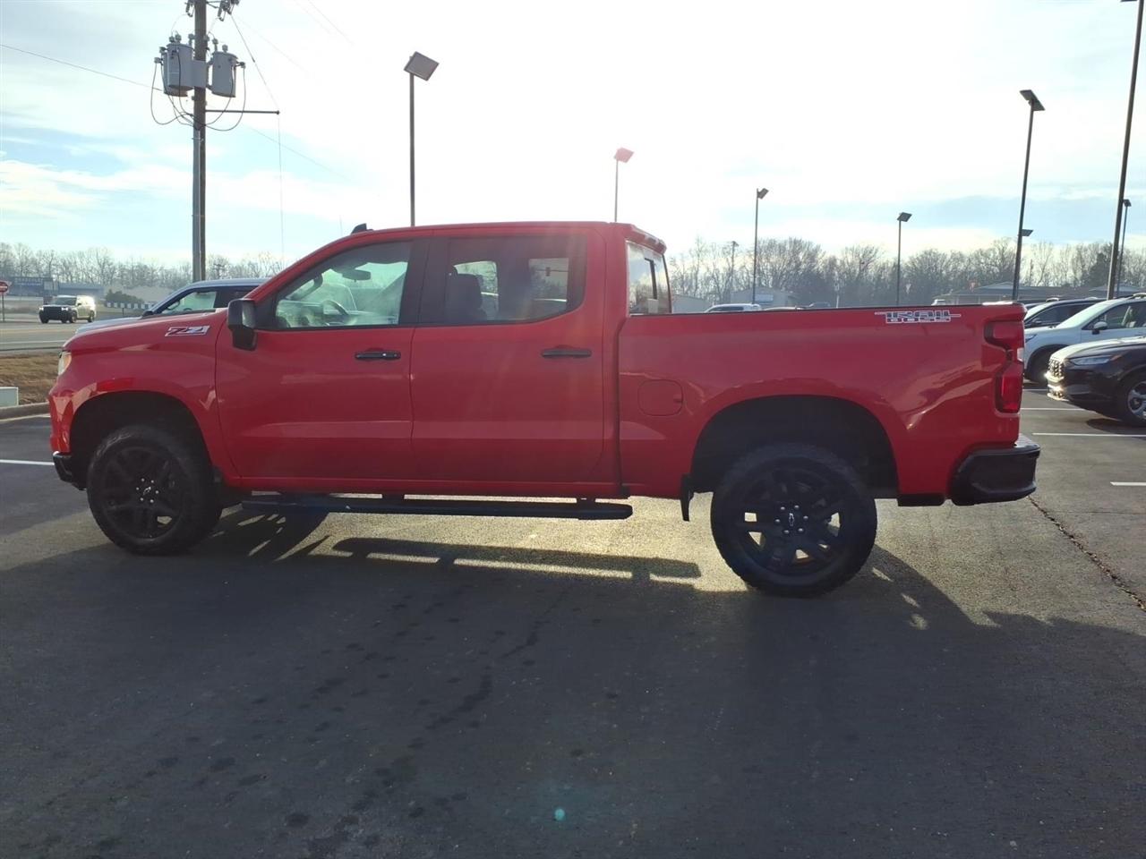 Chevrolet Silverado 1500 4WD Crew Cab 147" LT Trail Boss 2024