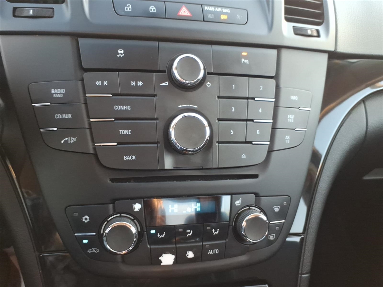 Buick Regal 4dr Sdn CXL RL4 (Russelsheim) *Ltd Avail* 2011