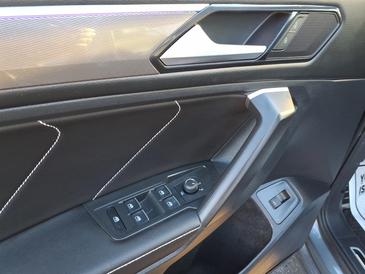 Volkswagen Tiguan 2.0T SE R-Line Black FWD 2024